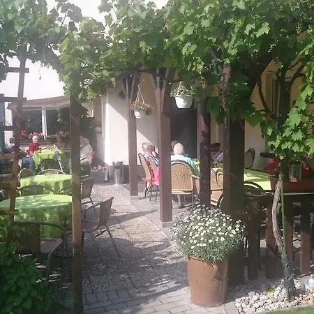 Guest house Gaststatte & Zur Heimat 2*
